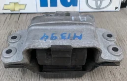 Опора двигателя Volkswagen Golf 2009