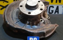Кулак со ступицей Volkswagen Golf 2009 купе