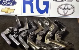 Петля двери Skoda Octavia 2 (A5) 2012