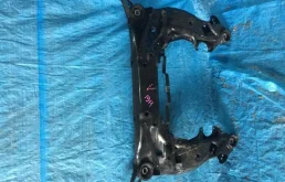 балка под двс AUDI A6 4B2 AML, ARJ F 4B0399313DM