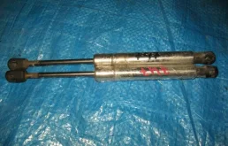 амортизатор капота VOLKSWAGEN BORA 1J2 - - 1J0823359D