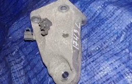 кронштейн опоры двигателя TOYOTA MARK X GRX120 4GRFSE - 12302-31010