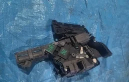 замок двери FORD FOCUS CB4 SHDA R 4892382
