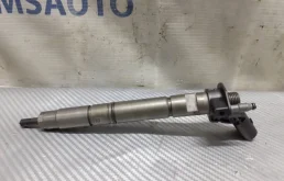 Форсунка топливная для Audi Q7 2015 года на фотографиях