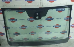 Лобовое (ветровое) стекло для Nissan Qashqai на фотографиях