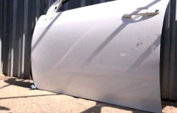 Дверь передняя левая для Toyota Corolla 2006 года на фотографиях