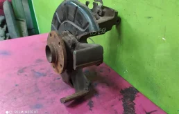 Кулак поворотный правый для Volkswagen Jetta на фотографиях