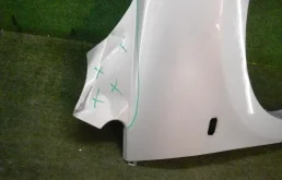 Крылья для Nissan Tiida 2012 года на фотографиях