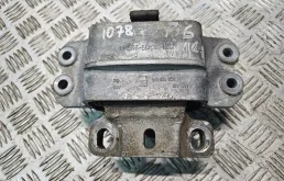 Подушка двигателя Volkswagen Passat B6