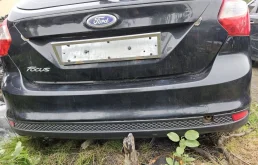 Бампер задний без парктроника на Ford Focus 3 хэтч