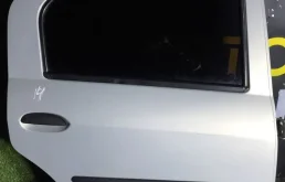 Задняя правая дверь renault logan 1
