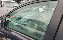Стекло двери передней левой на Ford Focus 2