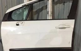 Передняя левая дверь  Peugeot 308