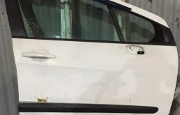 Дверь передняя правая Peugeot 308