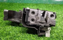 Замок двери задней левой на Ford Focus 2 рест