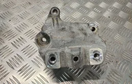 Кронштейн левой подушки двигателя Volkswagen Passa