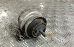 Подушка крепления двигателя левая Audi A6 (C6)