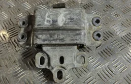 Подушка двигателя Volkswagen Passat B6