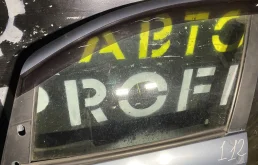 Стекло двери передней левой Opel Zafira A