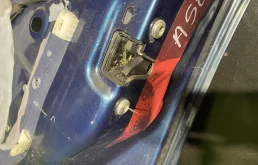 Замок двери передний правый Opel Astra H