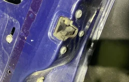 Замок двери передний правый Opel Vectra B