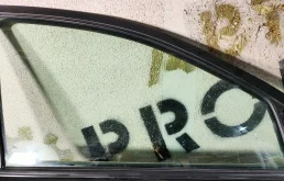 Стекло двери передней правой для Ford Focus (I) I