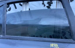Стекло двери заднее правое Renault Laguna
