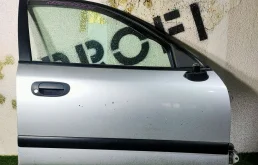 Дверь передняя правая для Mitsubishi Carisma I