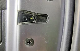 Замок двери задней правой Mazda 3 (BK) I