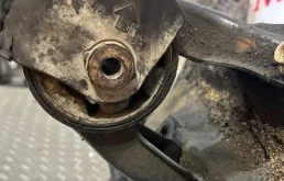 Подрамник двигателя для Hyundai Matrix 2008 года на фотографиях