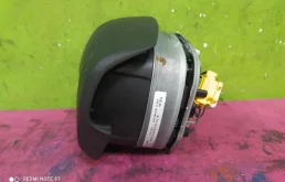 Подушка безопасности водителя для Skoda Rapid 2017 года на фотографиях