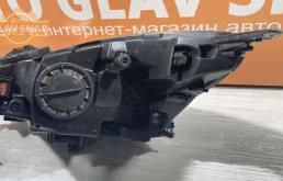 Фара правая для Opel Insignia 2009 года на фотографиях