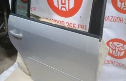 Дверь задняя правая для Volkswagen Touran 2012 года на фотографиях