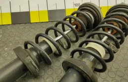 Пружина амортизатора задняя для BMW 5er 2012 года на фотографиях