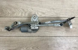 Трапеция стеклоочистителей для Audi Q3 на фотографиях