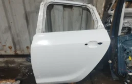 Дверь задняя левая Opel Astra J 2011 13301546 ХЭТЧБЕК A16XER