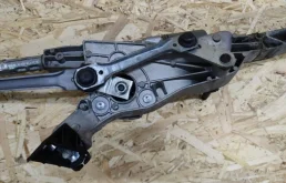 Трапеция стеклоочистителей для Mercedes-Benz C class на фотографиях