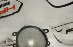 ТУМАНКА TOYOTA DAIHATSU SUBARU LEXUS ПРАВАЯ 812100D040  D824