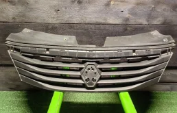 Решетка радиатора Renault Logan