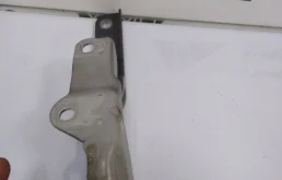 Петля капота левая для Hyundai Solaris 2021 года на фотографиях