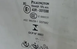 Стекло двери переднее левое для Land Rover Range Rover 2017 года на фотографиях