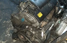 Двигатель для Nissan X-Trail 2003 года на фотографиях