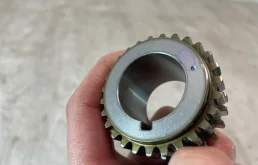 Шестерня коленвала(звездочка) для Mitsubishi Outlander 2013 года на фотографиях