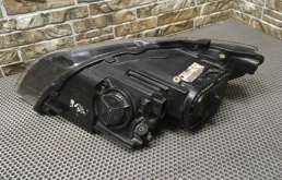 Фара правая для Audi Q7 2013 года на фотографиях