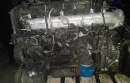 Двигатель без навесного для Kia Carnival 2000 года на фотографиях