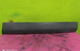 Молдинг двери передний правый для Audi Q7 2009 года на фотографиях