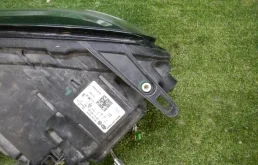 Фара ксенон левая для Volkswagen Touareg 2018 года на фотографиях