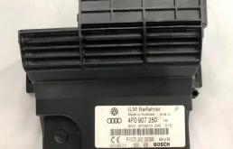 Блок управления бортовой сети Audi A4 b8