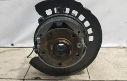 Кулак поворотный Audi Q7 2011 4L