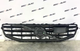 Решетка радиатора для Volvo S60 2010 года на фотографиях